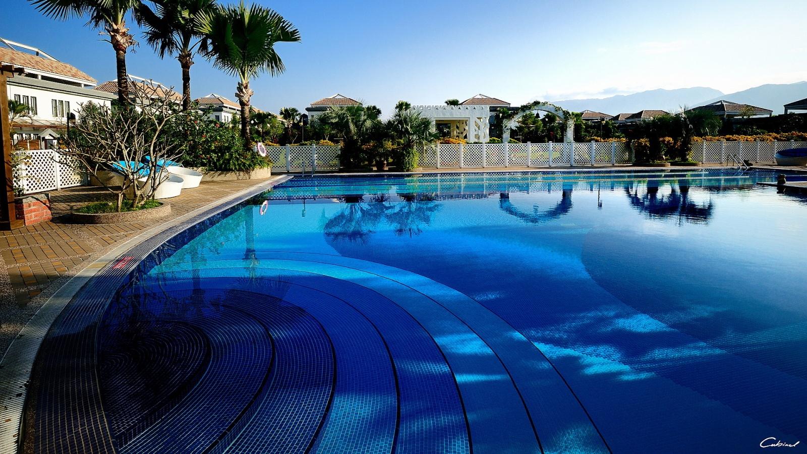 1600x900 POOL WATER TREATMENT