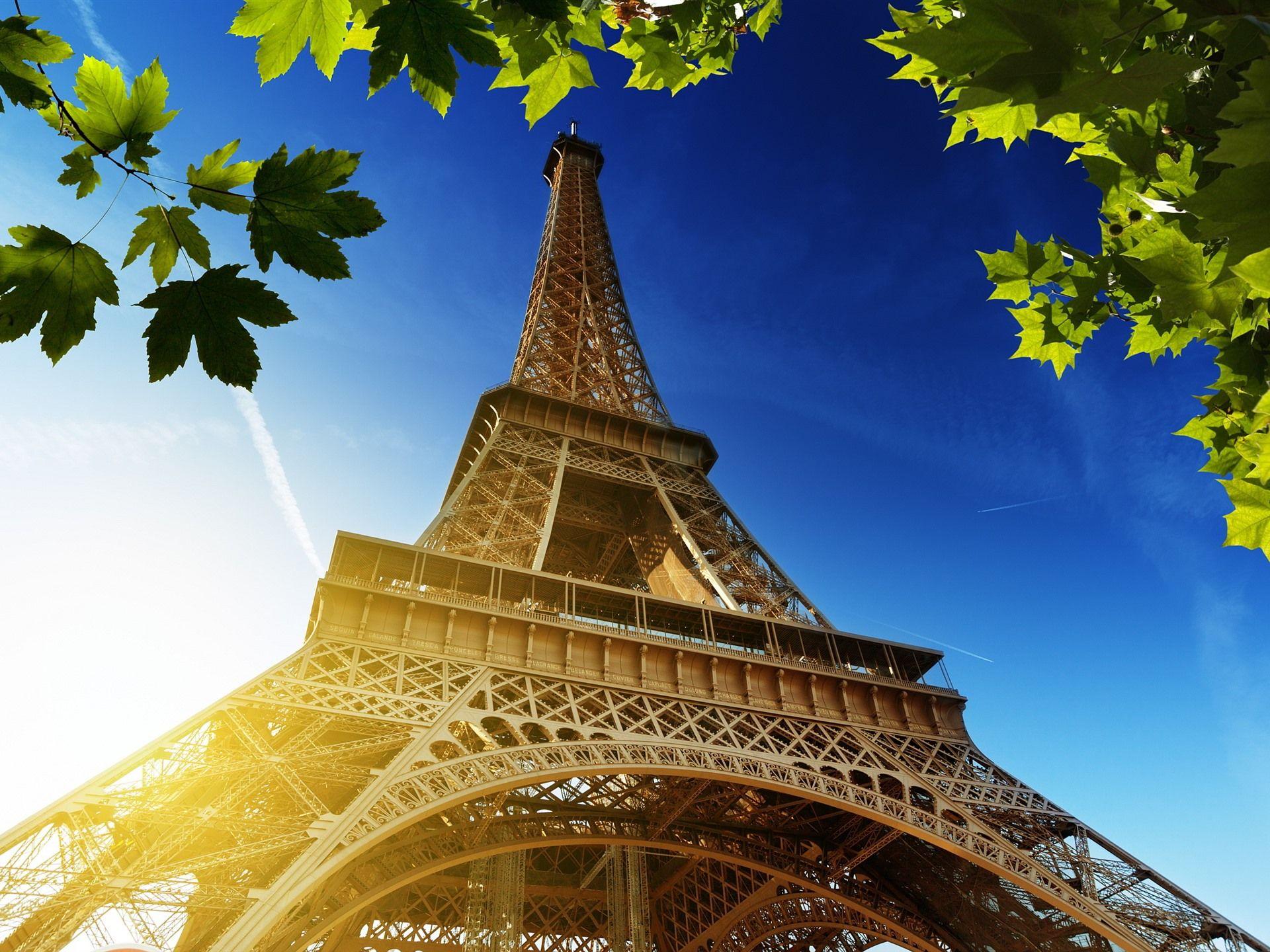 1920x1440 Wallpaper Eiffel Tower, green maple leaves, sun rays, France 2880x1800 HD Picture, Image
