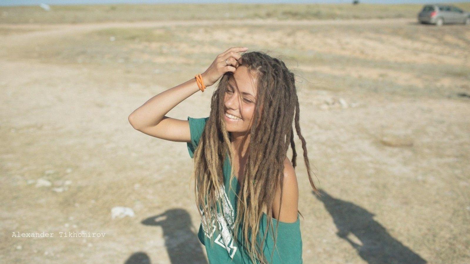 1600x900 women, stomach, navel, Alexander Tikhomirov, dreadlocks, Russians wallpaper