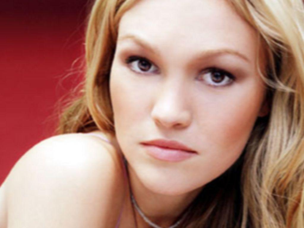 1024x768 Julia Stiles wallpaperx768