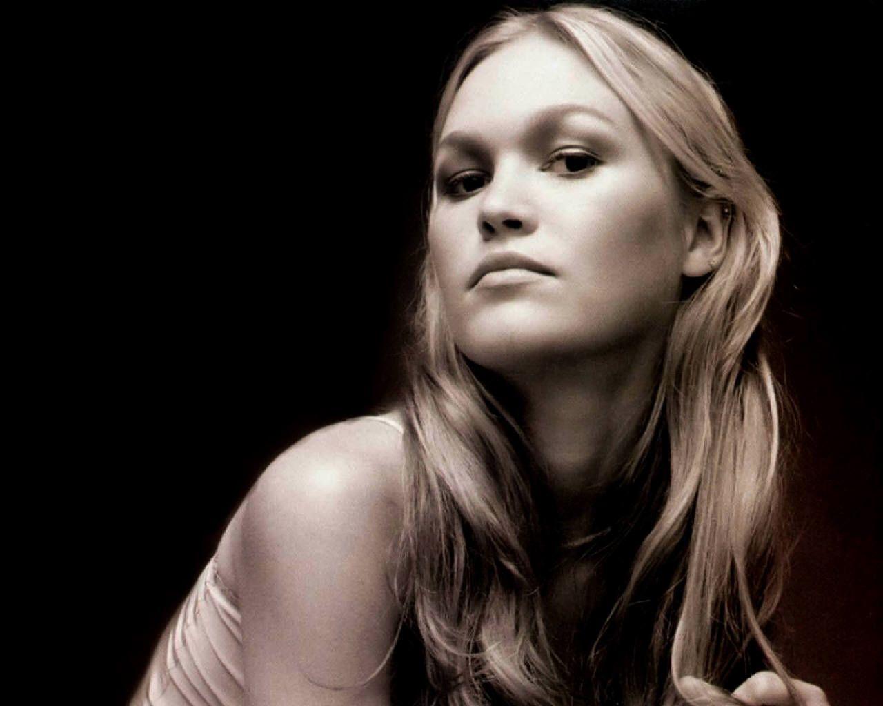 1280x1024 Julia Stiles wallpaperx1024