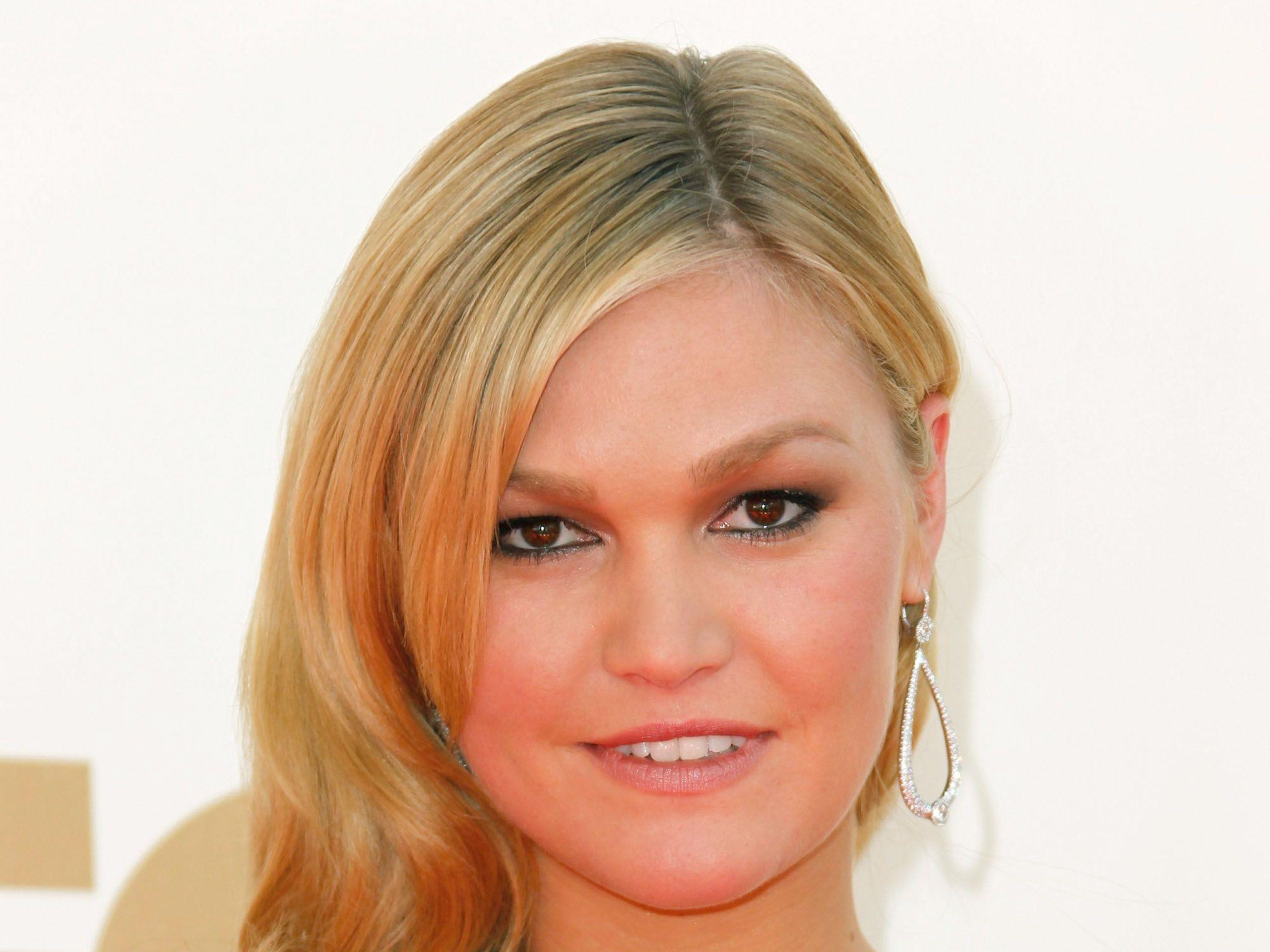 2560x1920 Julia Stiles Face Wallpaper 56736 2560x1920px