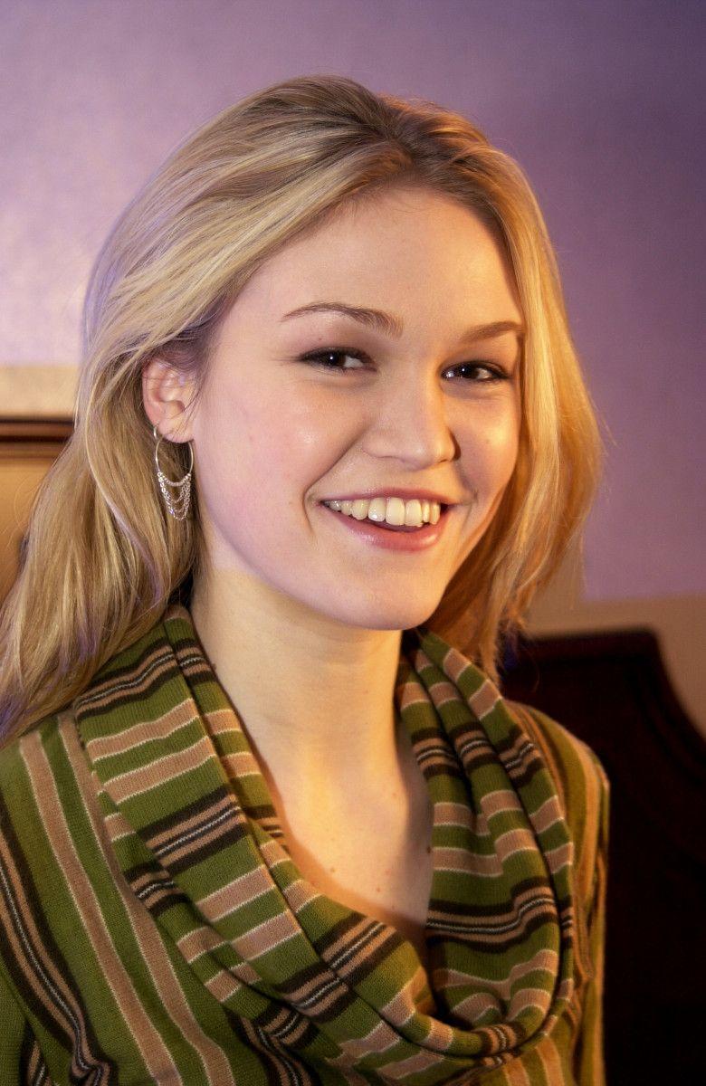 780x1200 Julia Stiles wallpaper