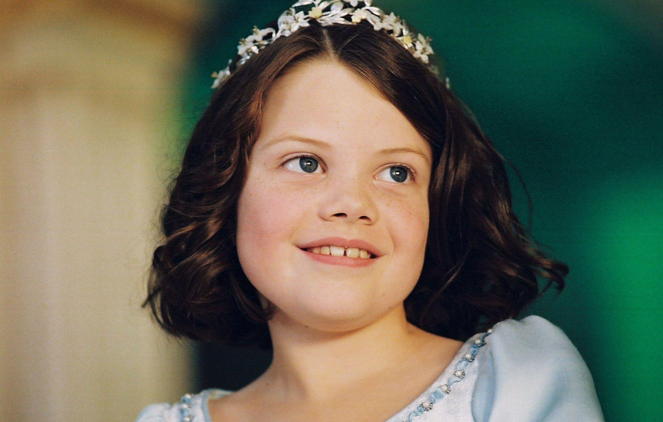 2200x1400 Georgie Henley wallpaper