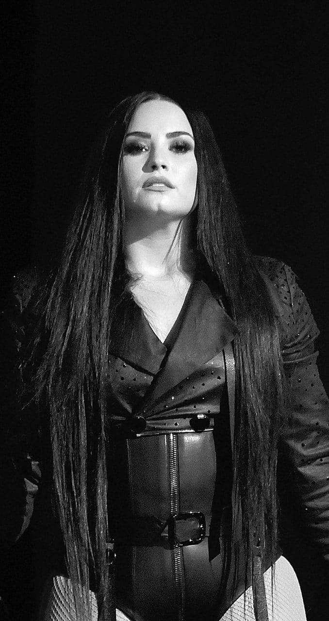 678x1280 Demi Lovato Tell Me You Love Me Tour San Jose, Download Wallpaper