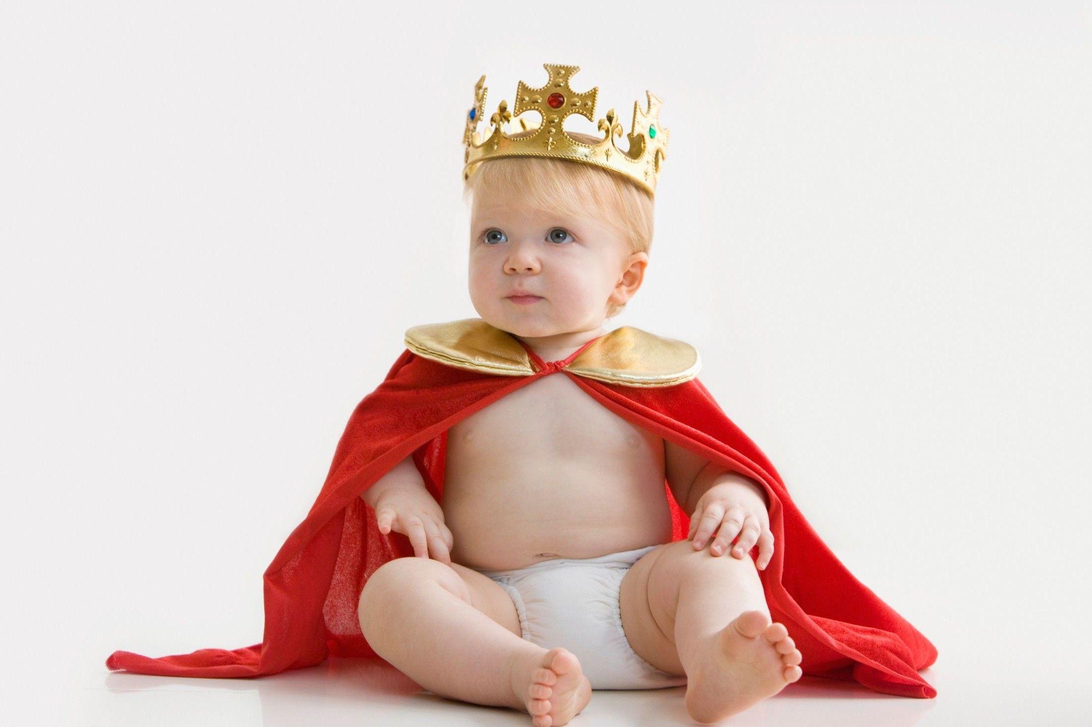 2197x1463 Cute King Baby Wallpaper
