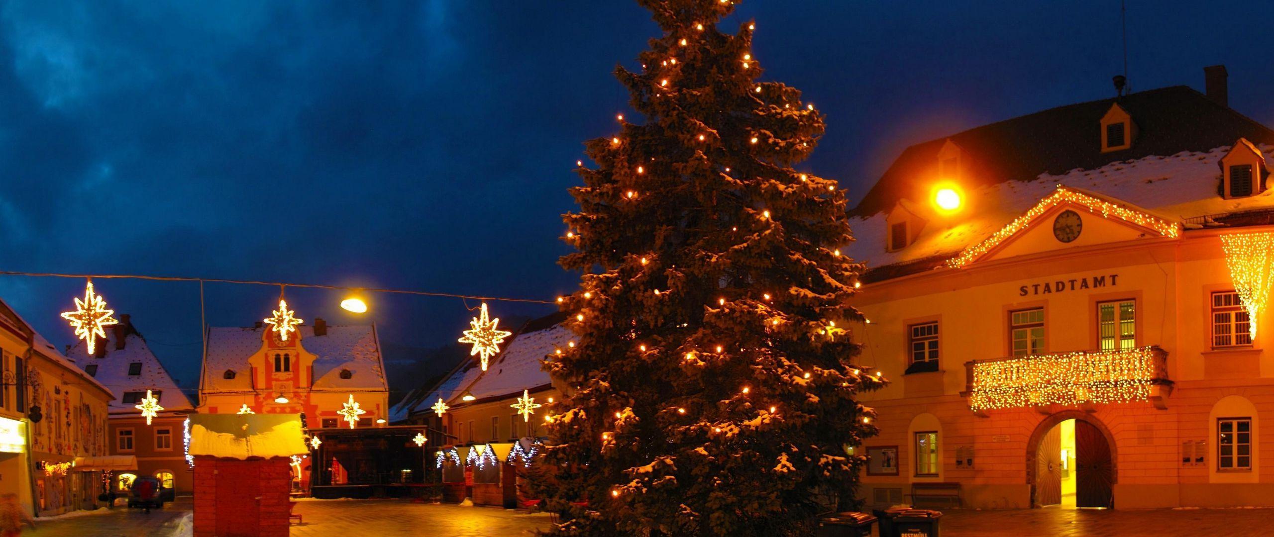 2560x1080 Download wallpaper 2560x1080 christmas tree, garland, street, night dual wide 1080p HD background