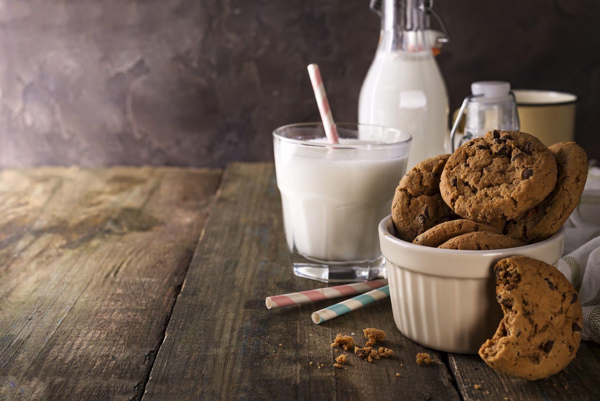 1920x1282 Milk Cookies HD HD Wallpaper