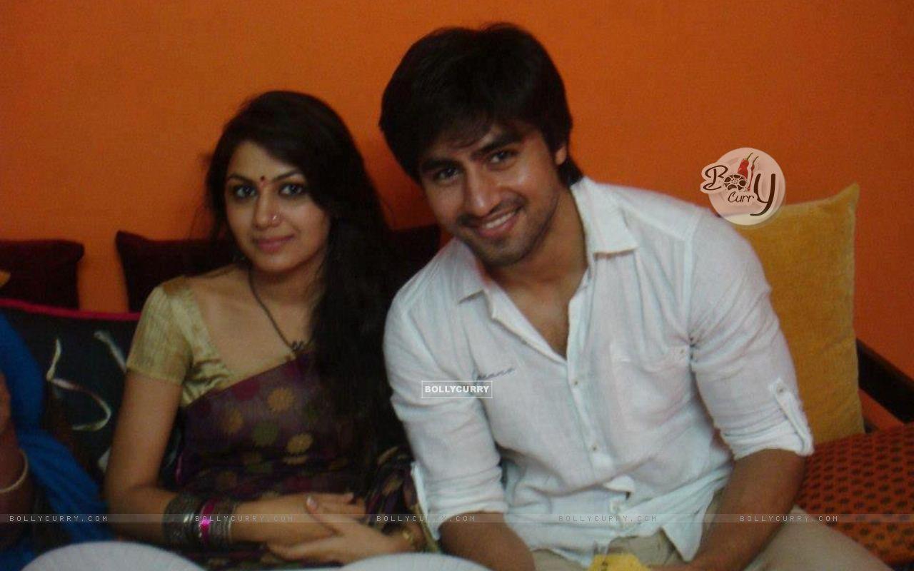 1280x800 Wallpaper Chopda and Sriti Jha size:1280x800