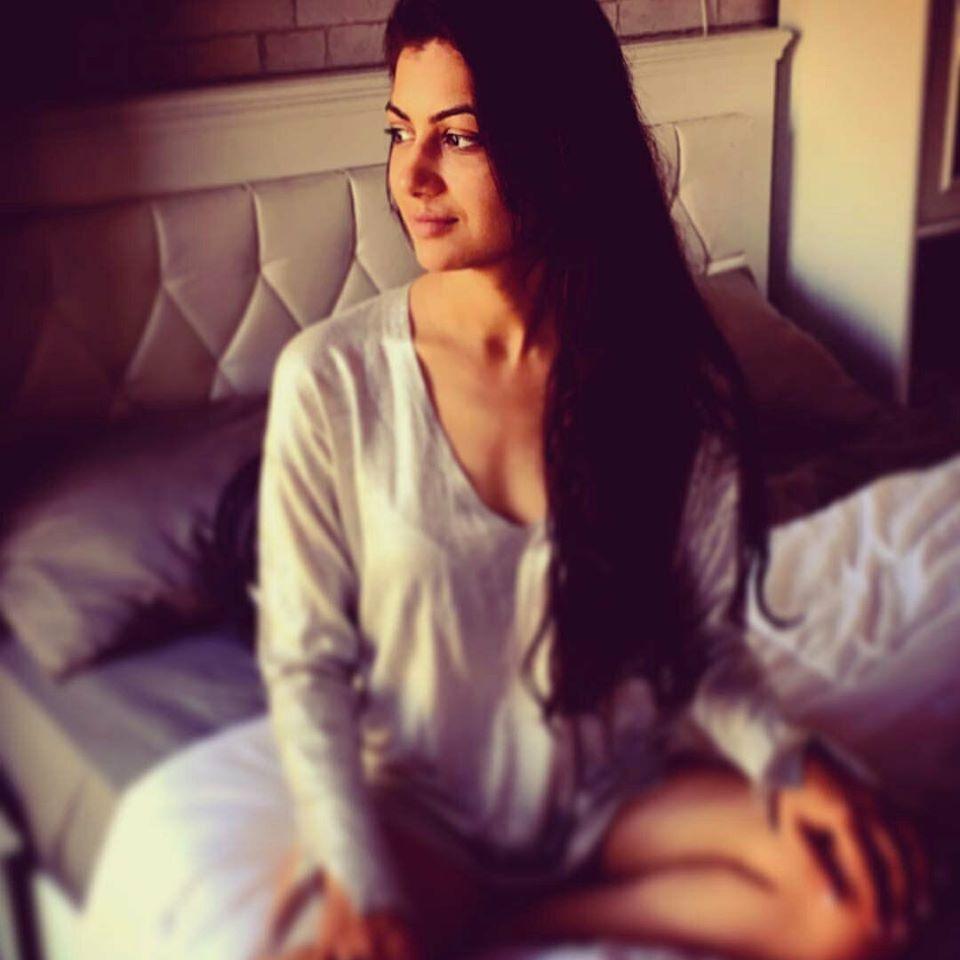 960x960 Unseen Photo of Sriti Jha Beautiful (HD Wallpaper) Wallpaper Online