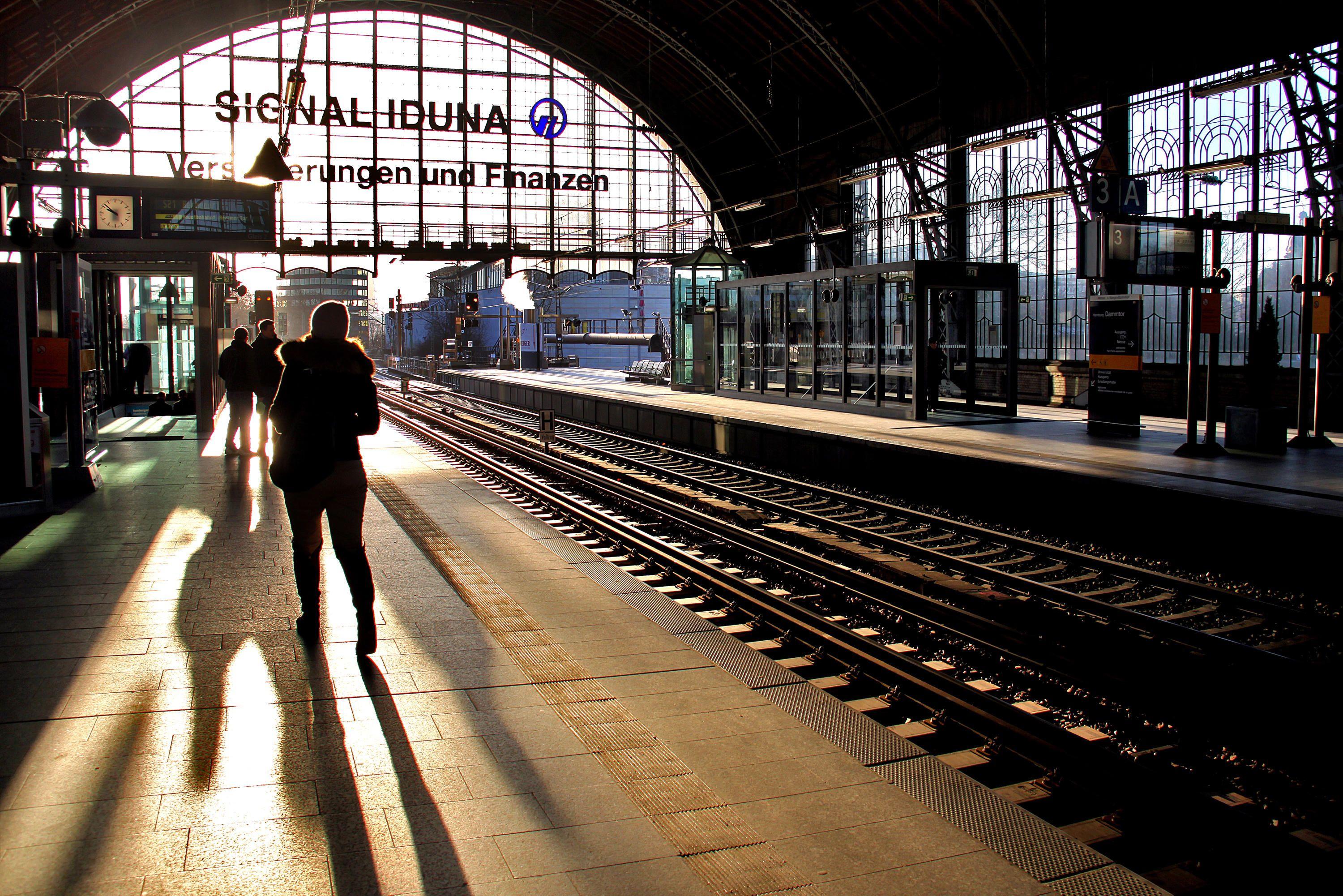 3000x2001 Hamburg. Railway station Dammtor