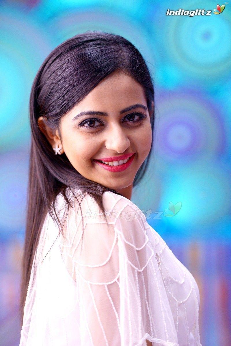 800x1199 Sarrainodu Photo Movies photo, image, gallery, stills, clips