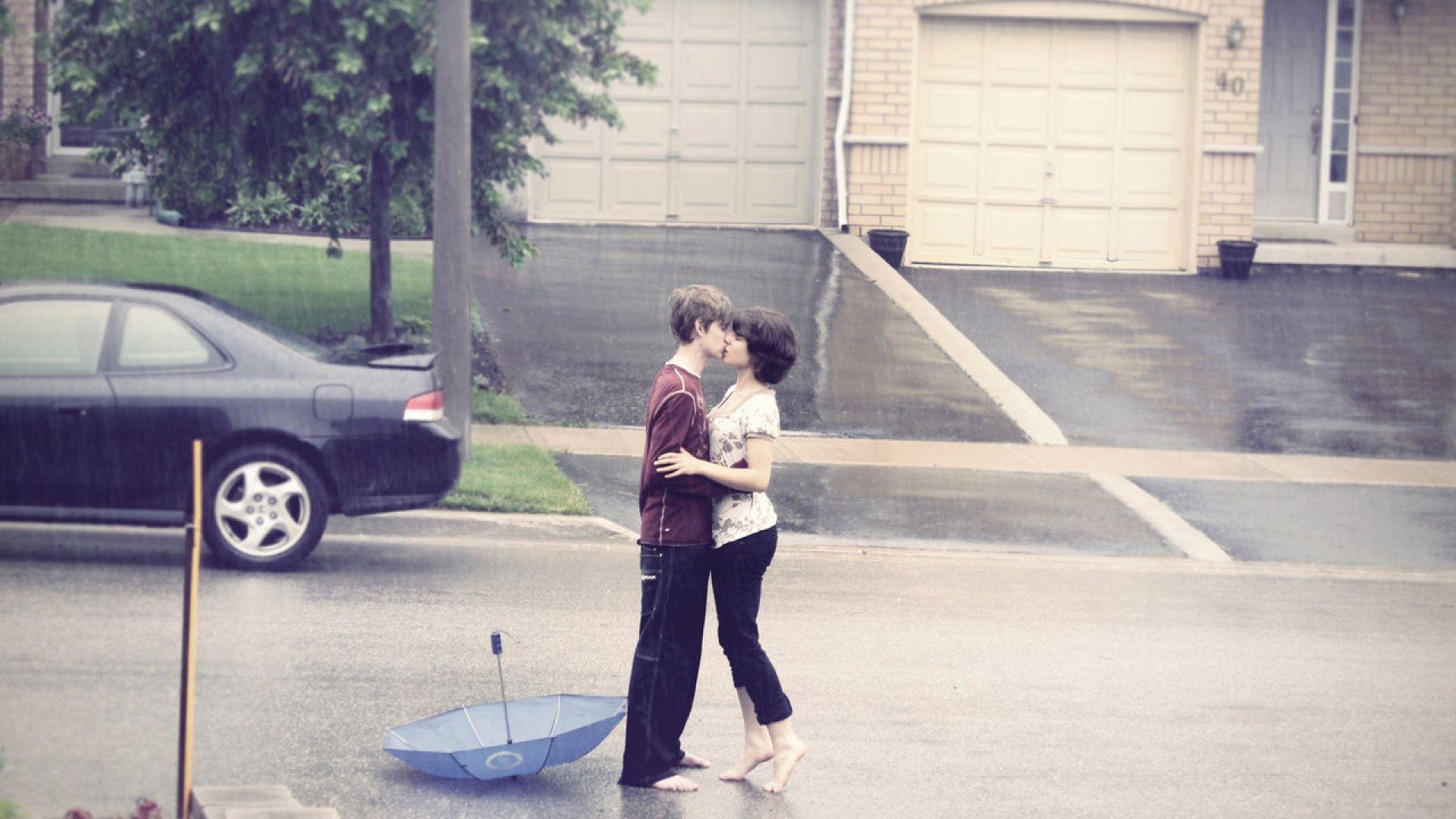 1920x1080 Wallpaper girl, boy, love, rain, kiss, street