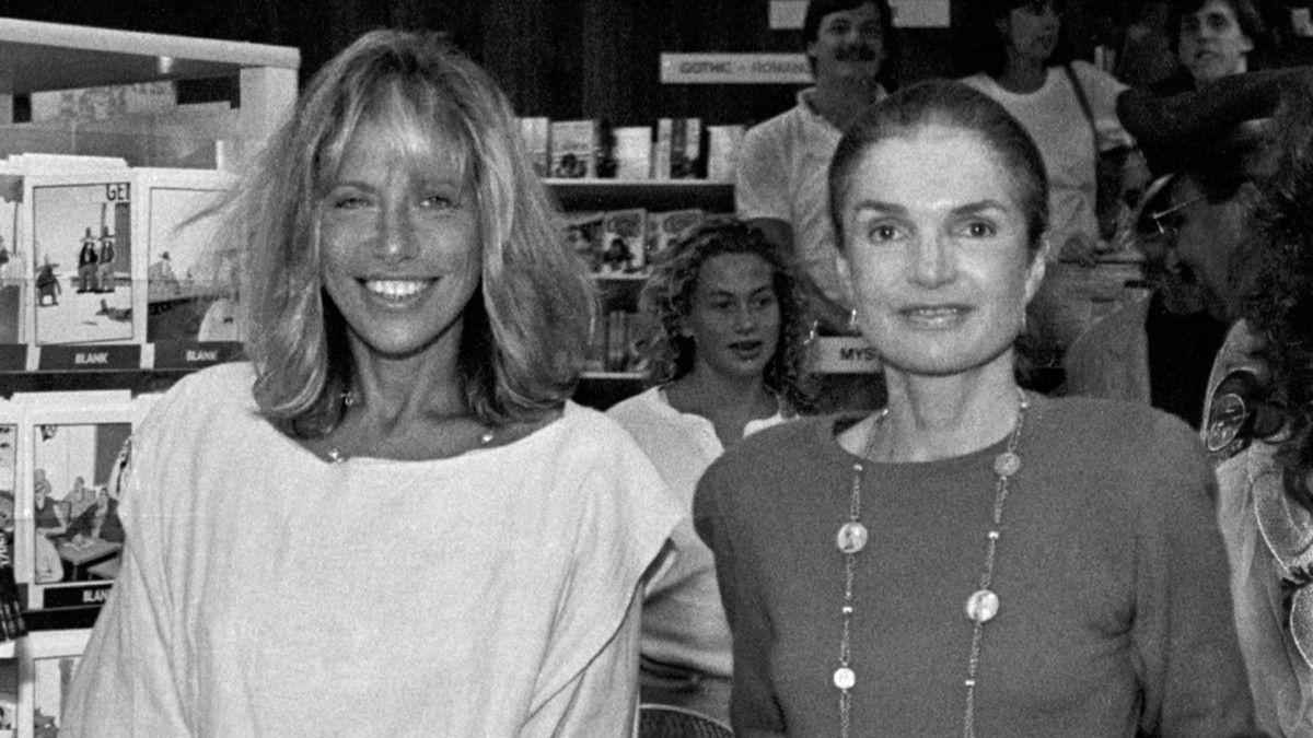1200x675 Carly Simon Was by Jackie Kennedy's Side When She Died. Inside Their Surprising Friendship
