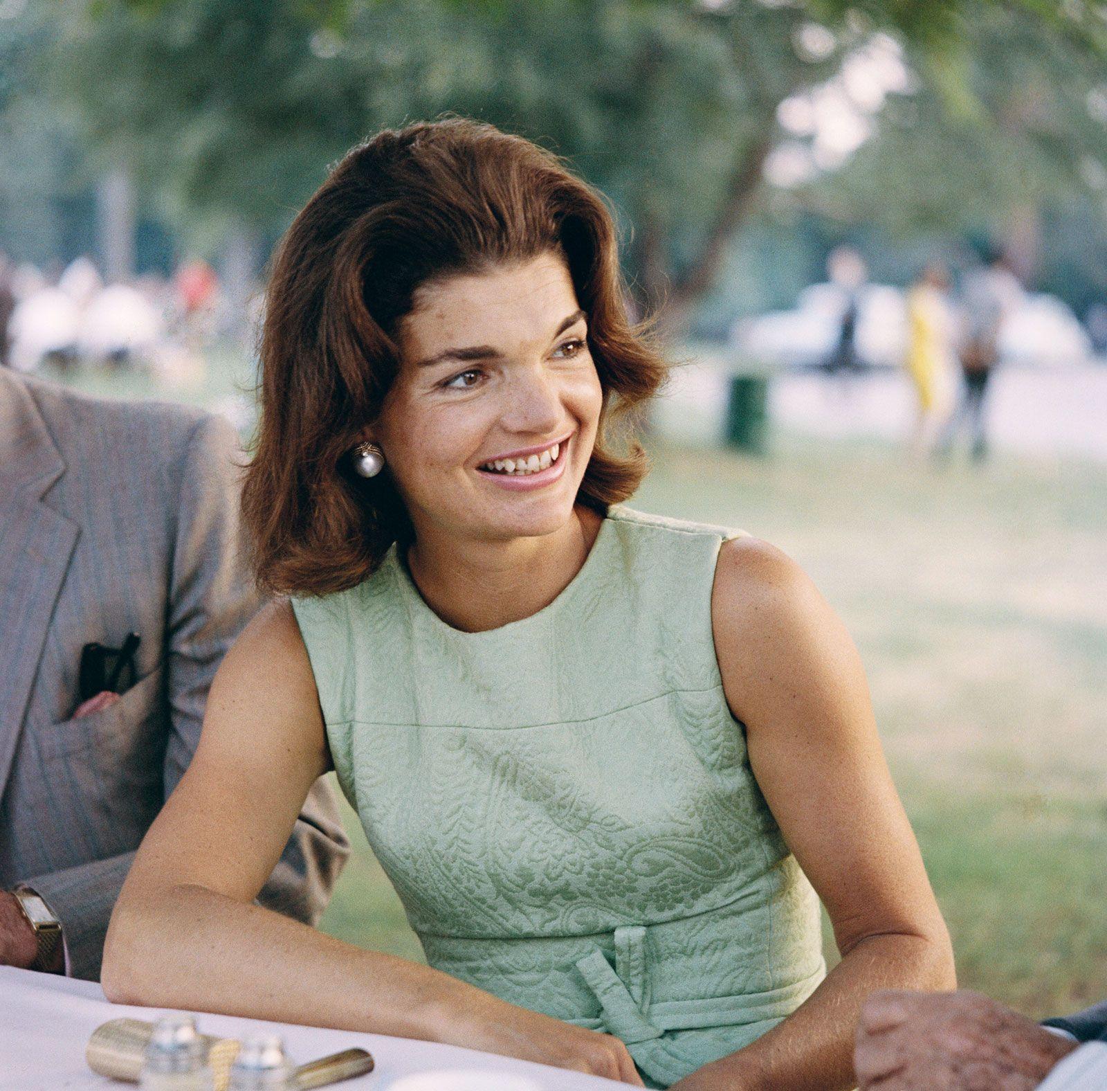 1600x1576 Jacqueline Kennedy Onassis. Biography & Facts