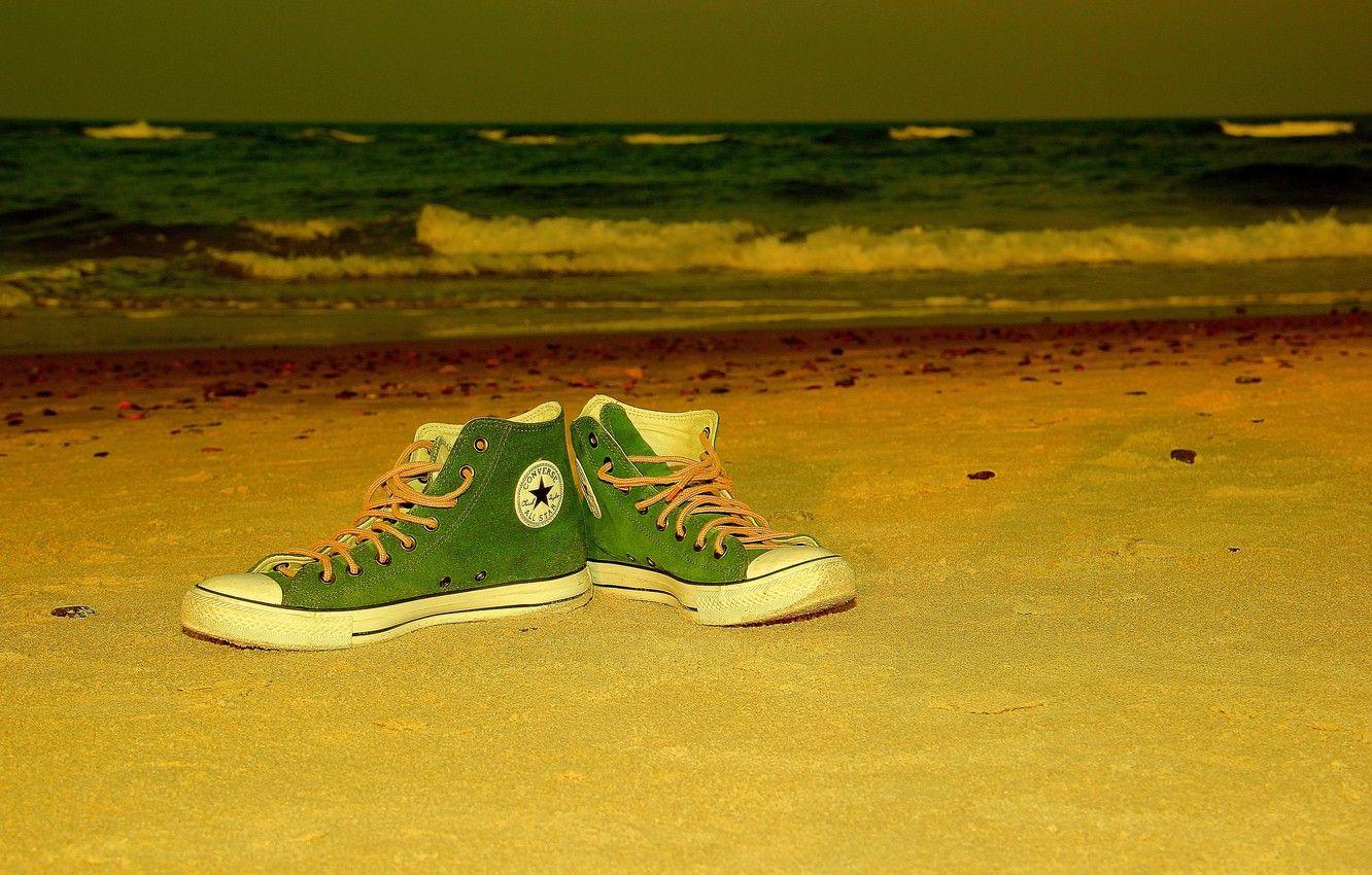 1332x850 Wallpaper sand, sea, wave, green, coast, sneakers, converse, shoes sneakers, converse, all star, lacing., scumbria image for desktop, section стиль