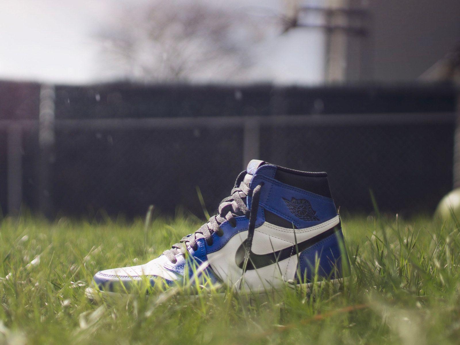 1600x1200 Wallpaper Blue And White Air Jordan 1 Shoes • Wallpaper For You The Best Wallpaper For Desktop & Mobile • Dope Wallpaper