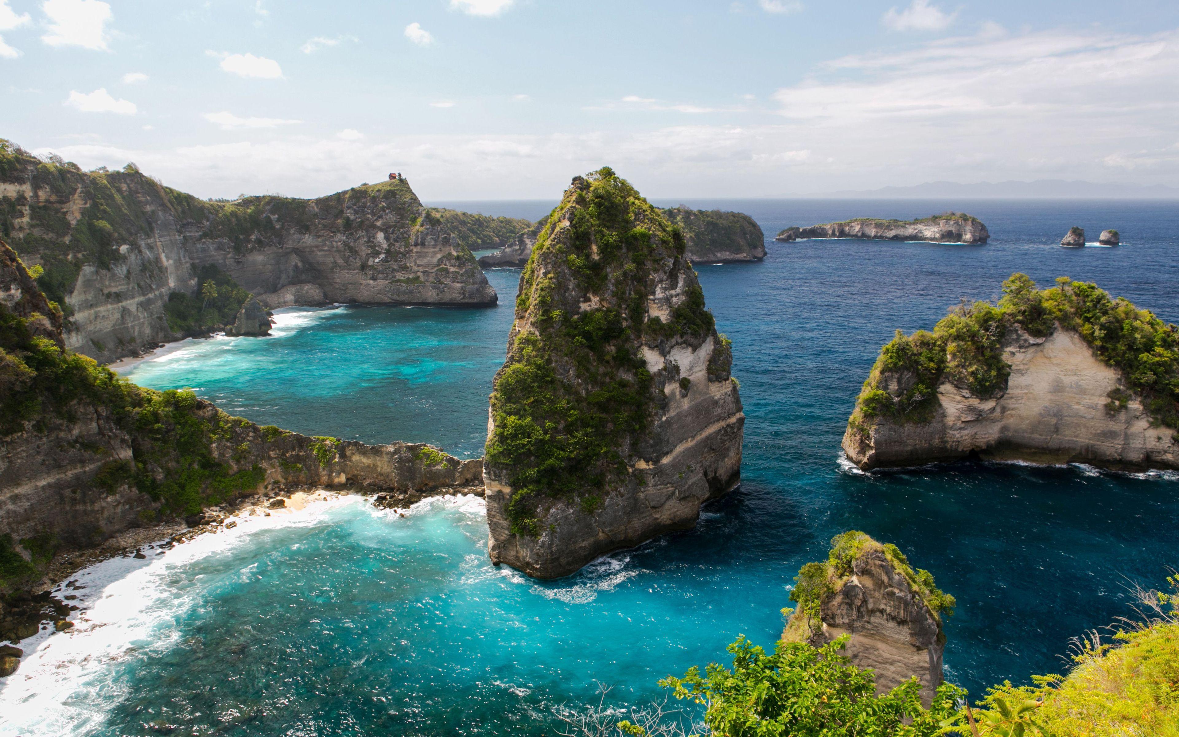 R island. Остров Нуса-Пенида, Индонезия. Бали (остров в малайском архипелаге). Nusa Penida Бали. Пляж Нуса Пенида Бали.