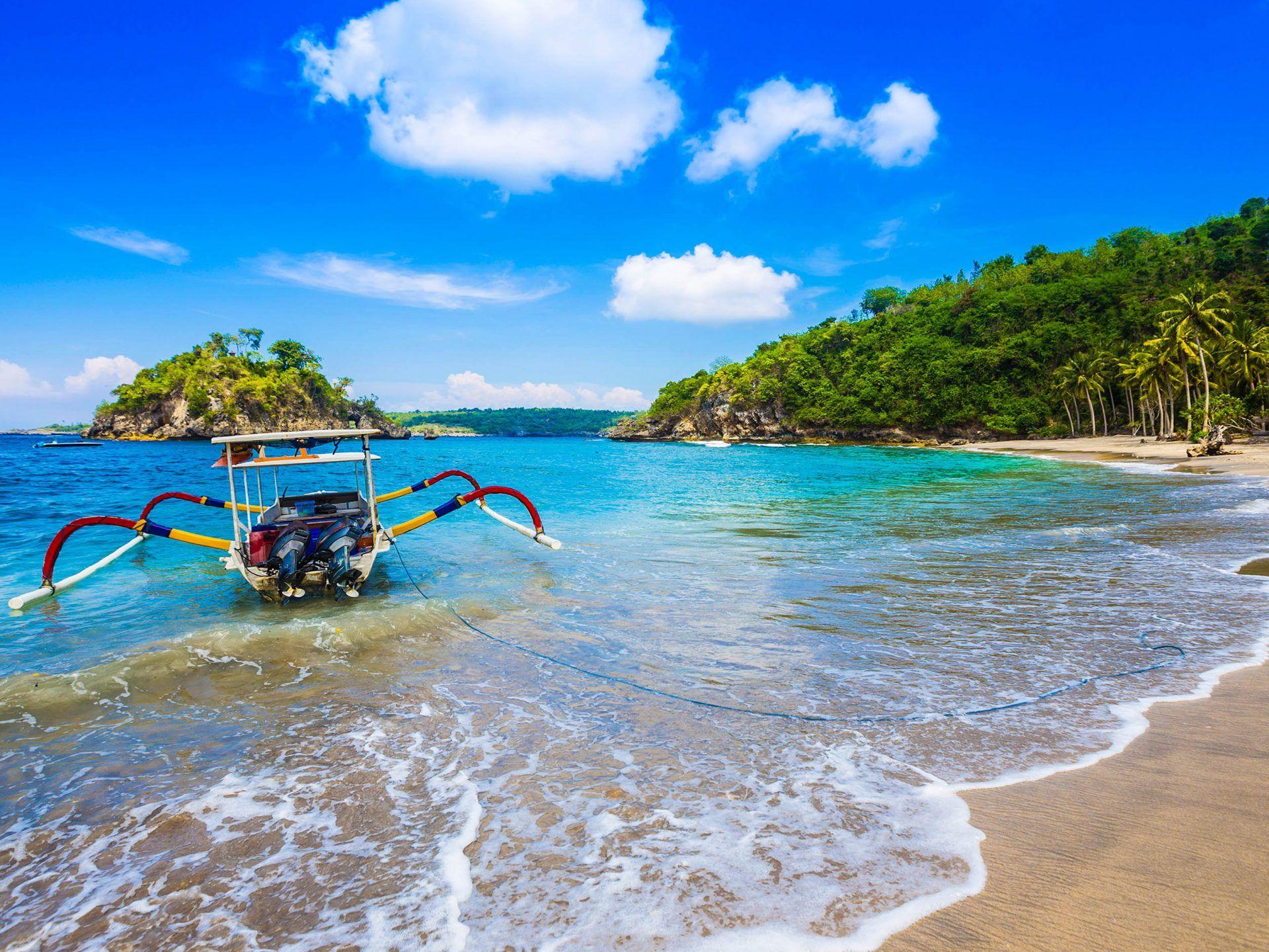 1920x1440 Tropical Coastline Of Nusa Penida Island. :