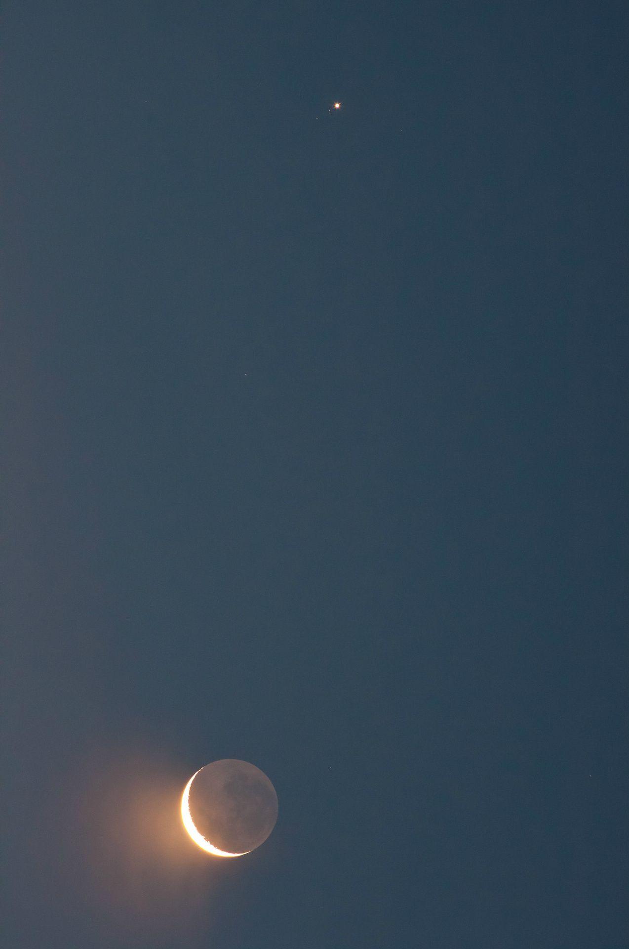 1274x1920 Jupiter and Moon, March 2012 Jupiters' moons Europa, Ganymed, Kallisto (from top left to bottom right) are al. Beautiful moon, Night skies, Sky aesthetic