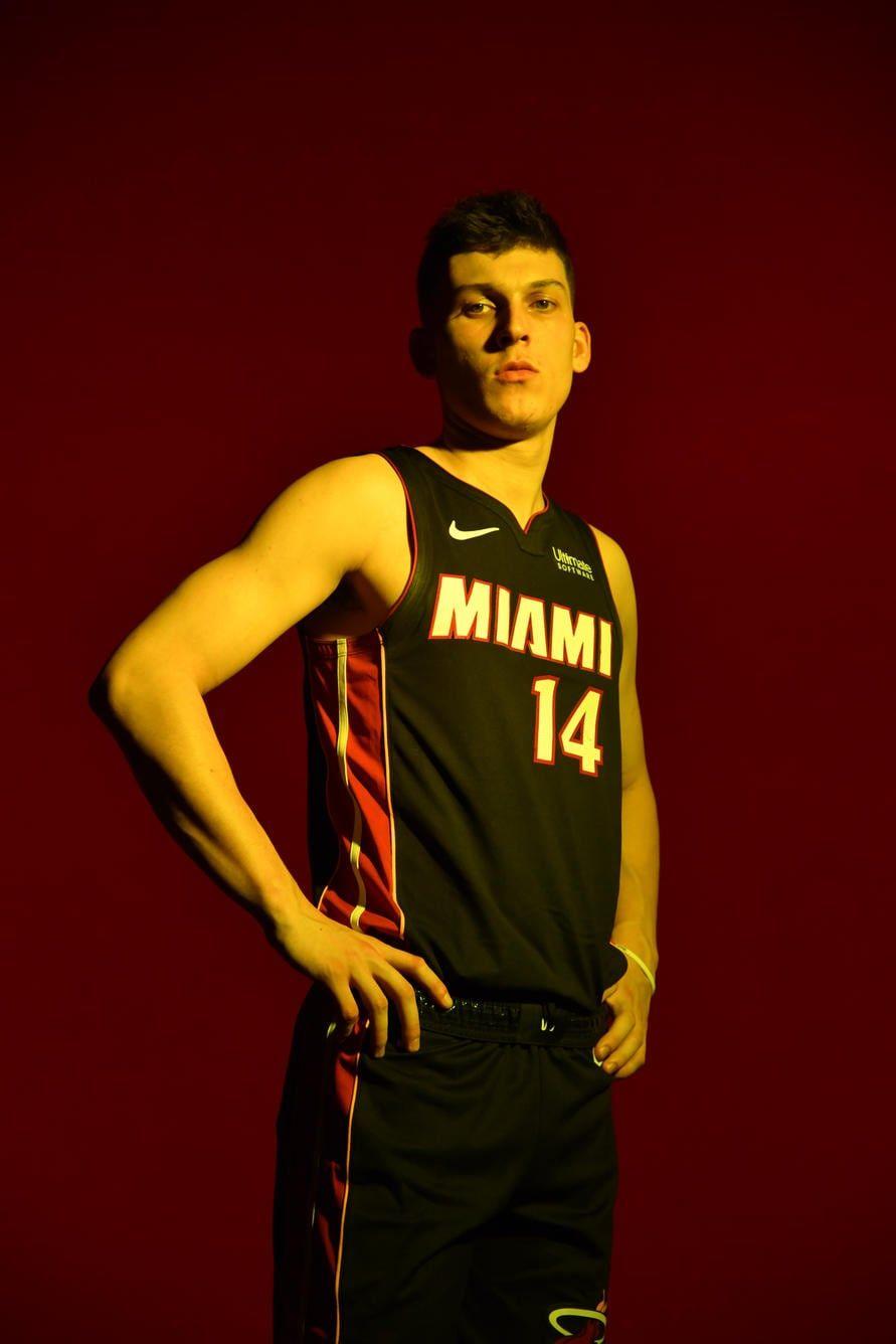 Tyler herro 2  Basketball players nba Kobe bryant pictures Nba pictures