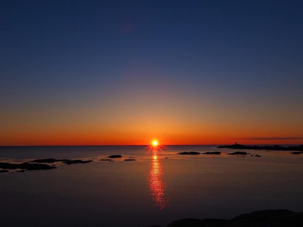 1024x768 Midnight Sun View Lofoten, Leknes