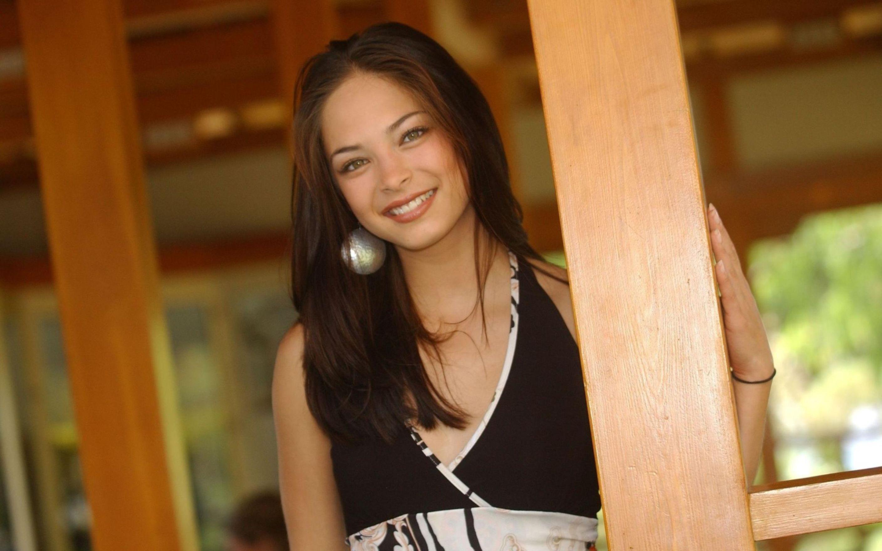 2816x1760 Kristin Kreuk Canadian Actress Wallpaper: Desktop HD Wallpaper