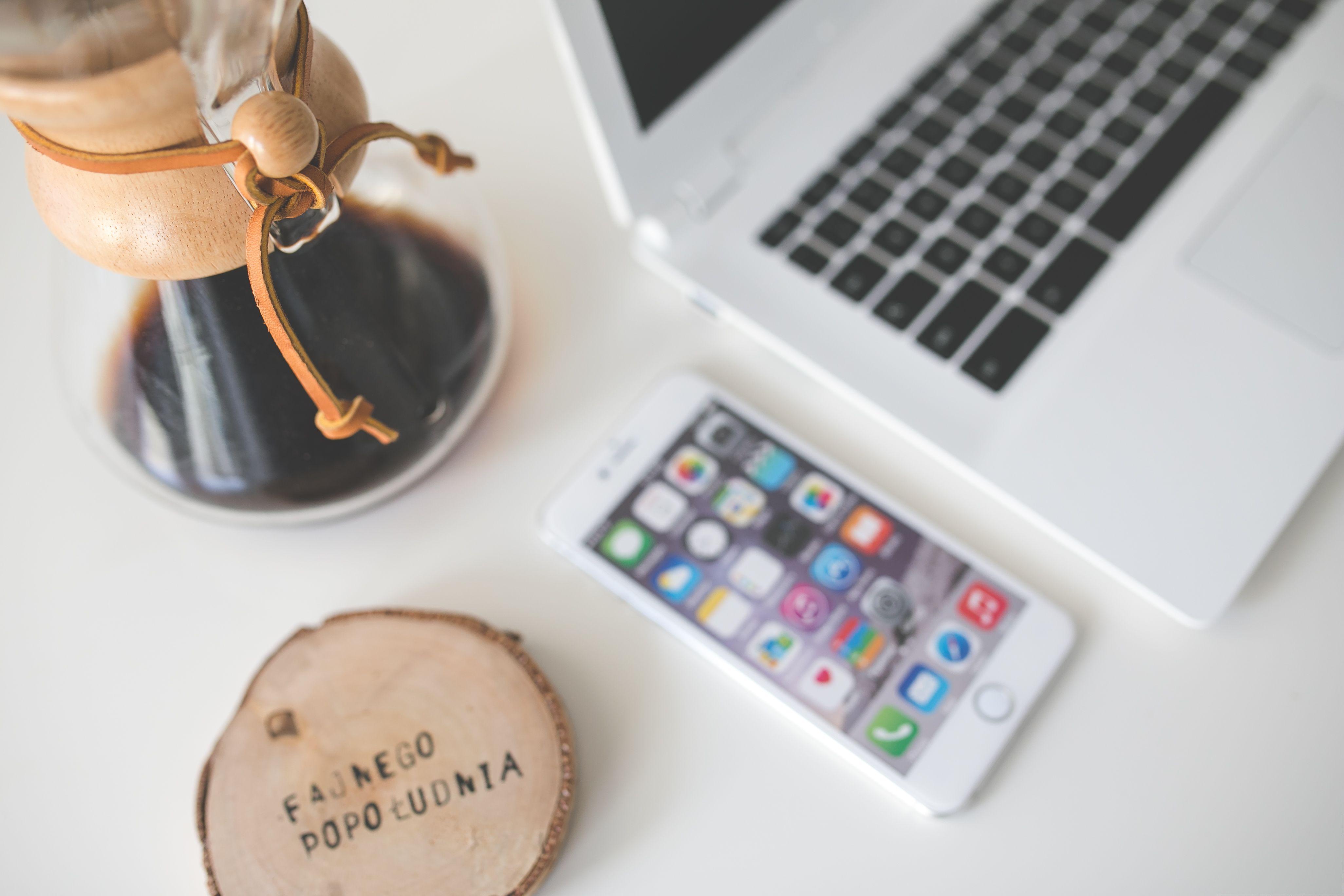 4104x2736 Desk, Coffee Chemex, phone, laptop · Free