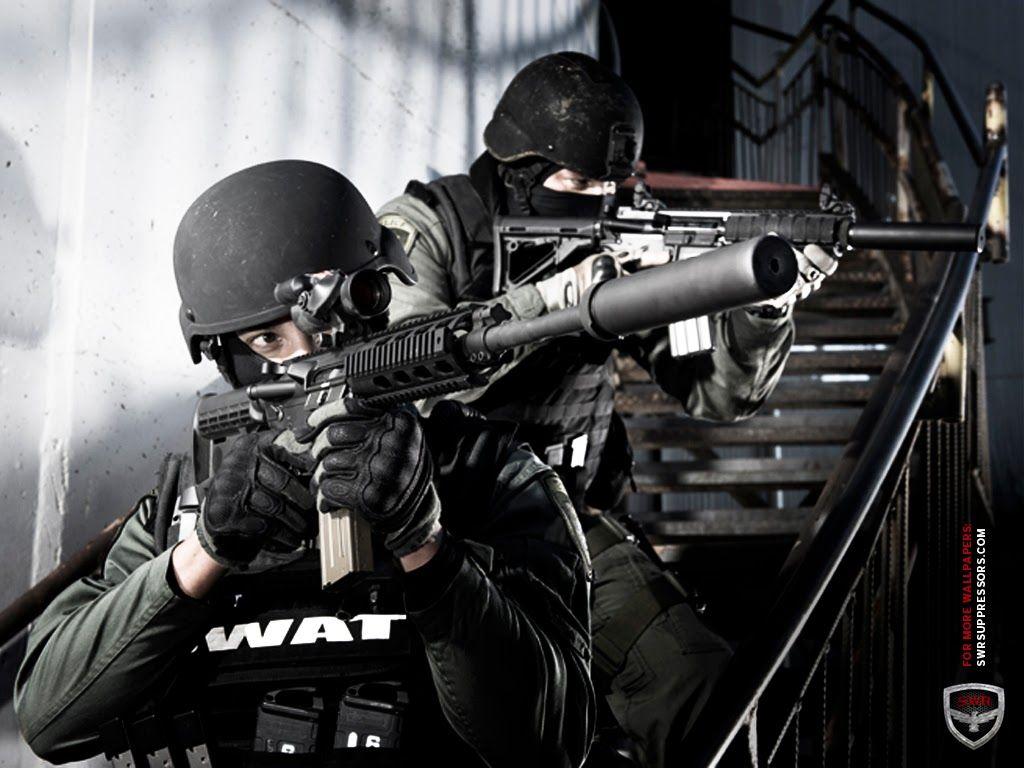 1024x768 Police SWAT Team Wallpaper
