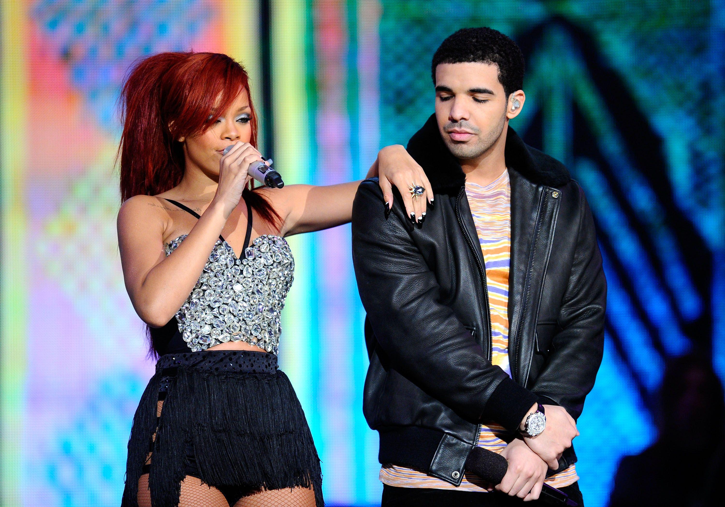 3000x2100 Signs That Rihanna & Drake Fans Should Have Seen, So They'd Know