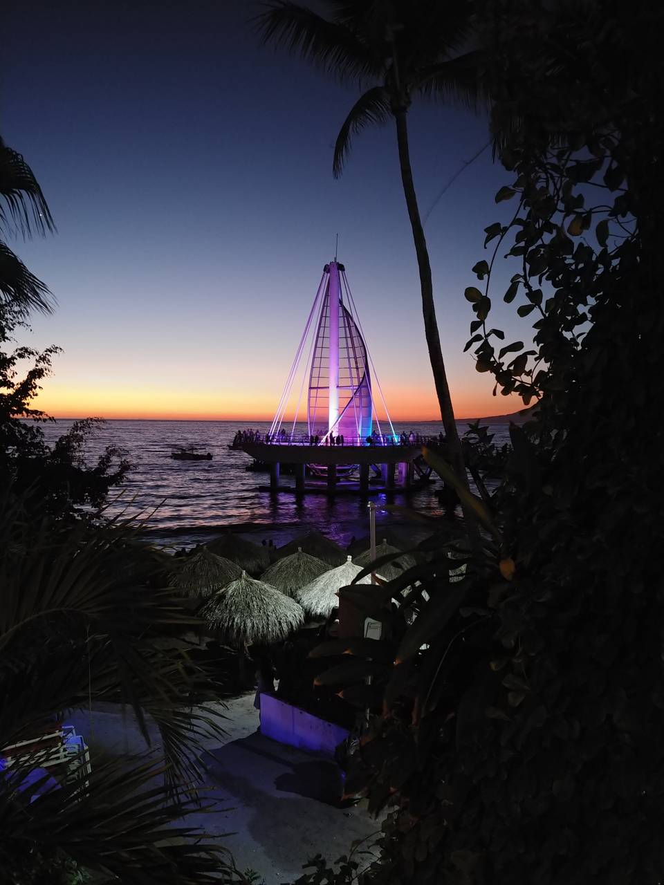 960x1280 Puerto Vallarta pier wallpaper