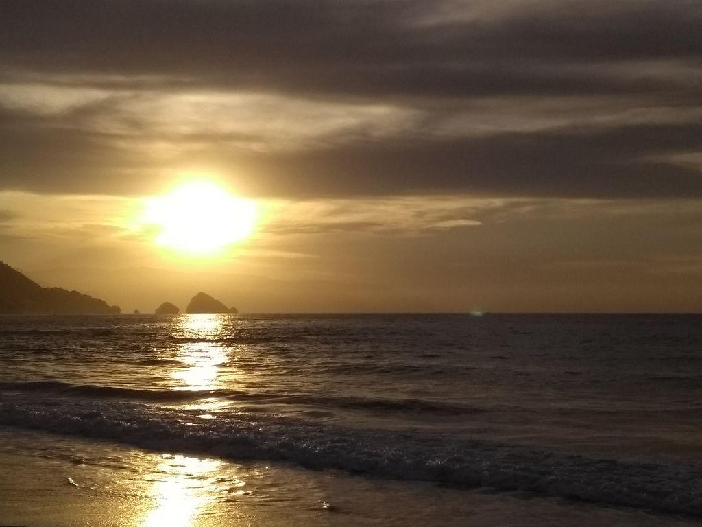 1024x768 Sunset in Puerto Vallarta Wallpaper by glozz91 #Beach #glozz91 # Puerto #Sunset #Vallarta #Wallpaper #ea. Beach wallpaper, Puerto vallarta beach, Vallarta