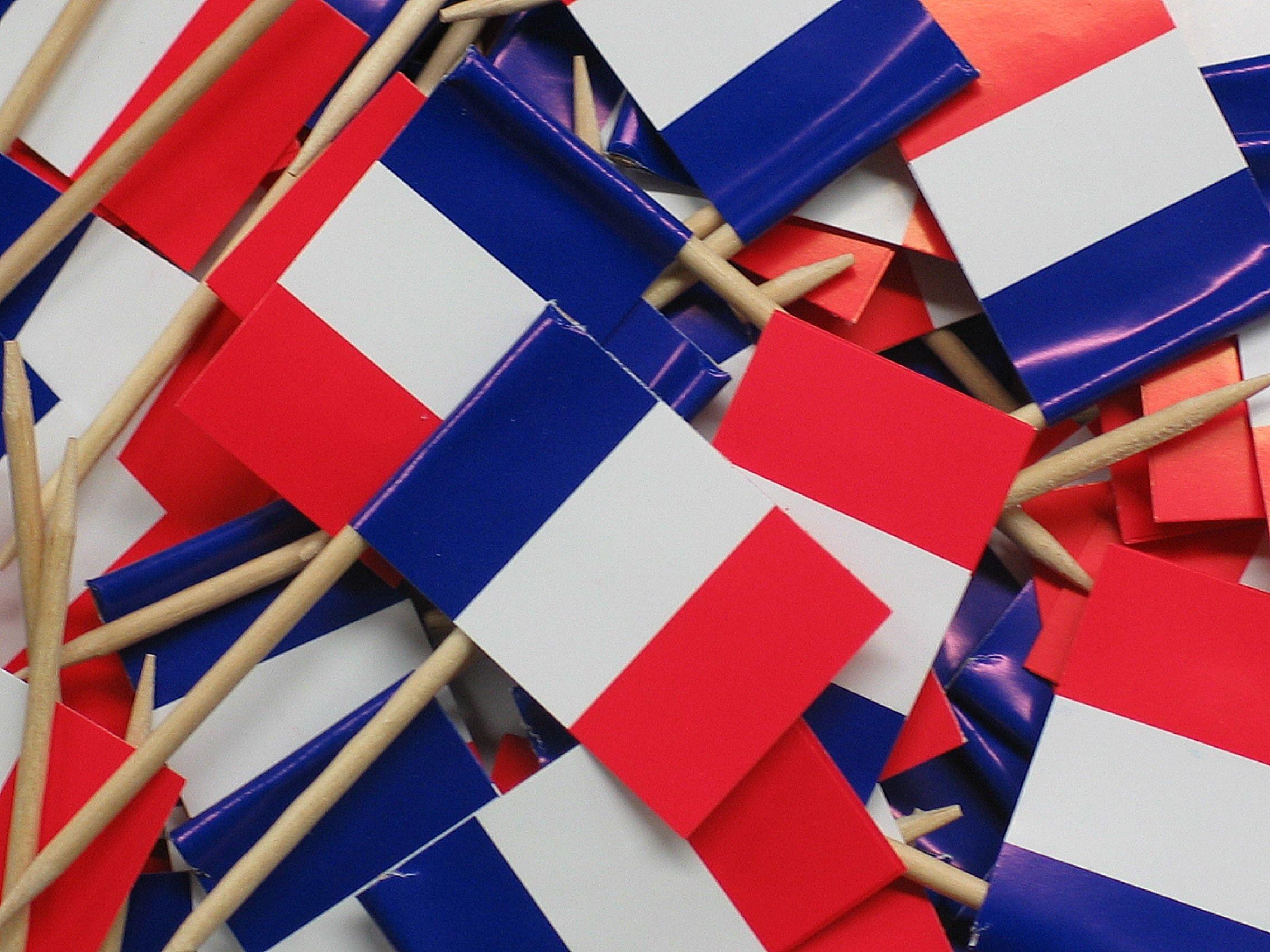 2272x1704 Flags And Pennants, France, Blow, Flag, red, multi colored free