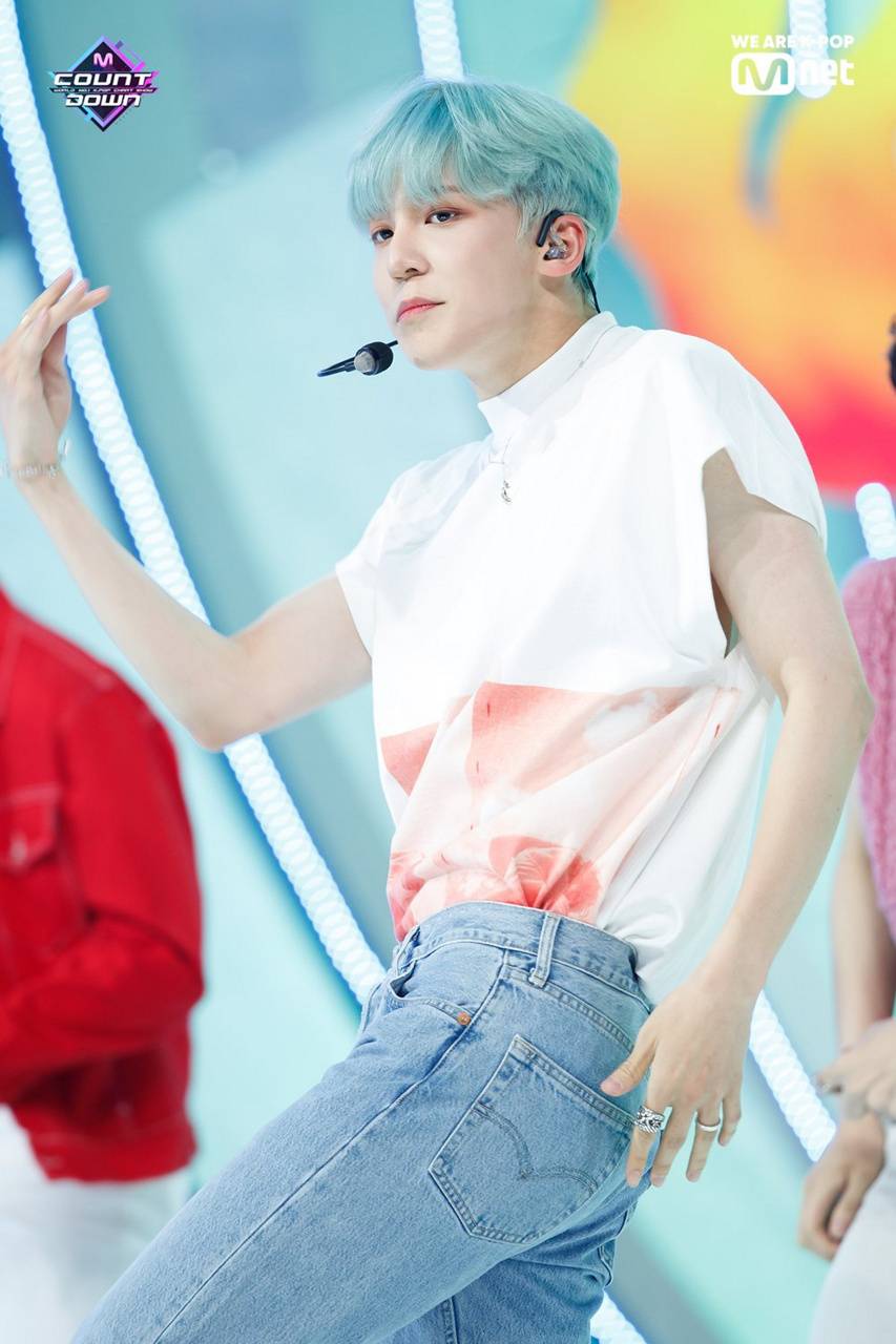 853x1280 Yunho ateez wallpaper