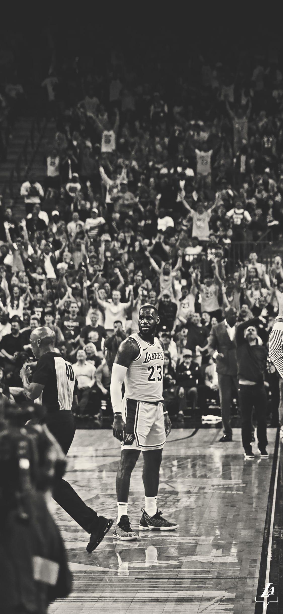 1125x2436 Lebron James Aesthetic Wallpaper