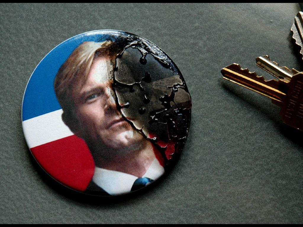 1024x768 The Dark Knight Dent Button
