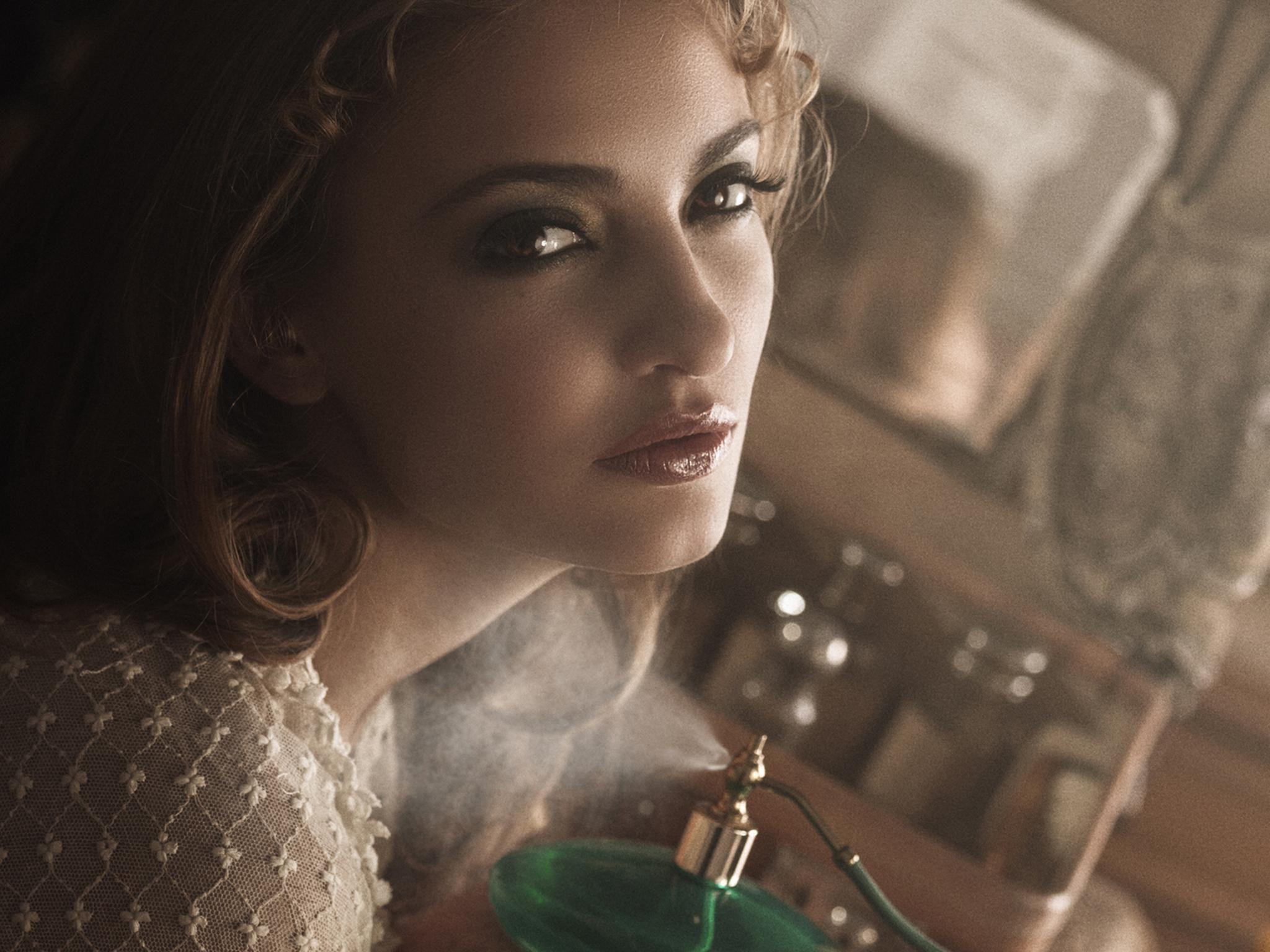 2048x1536 best classic perfumes for women