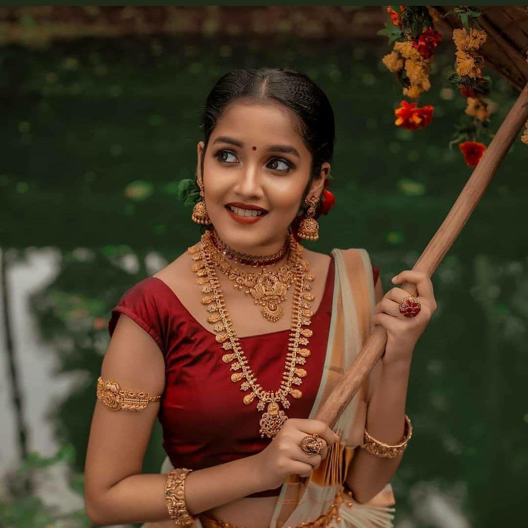 Anikha Surendran Wallpapers - Top Free Anikha Surendran Backgrounds.