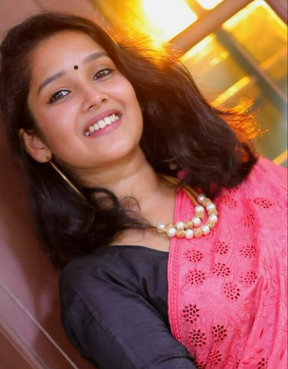 1001x1280 Anikha surendran wallpaper
