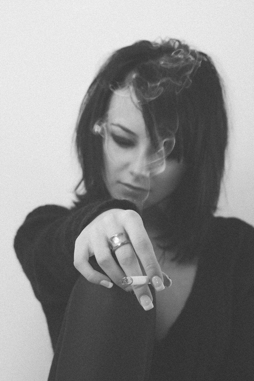 1000x1500 Girl Smoking Cigar Picture. Download Free Image