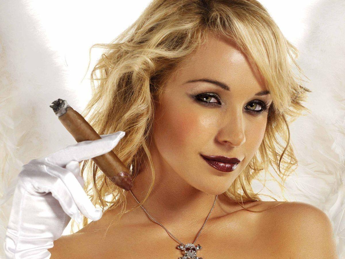 1200x900 Gloves & Cigarladies