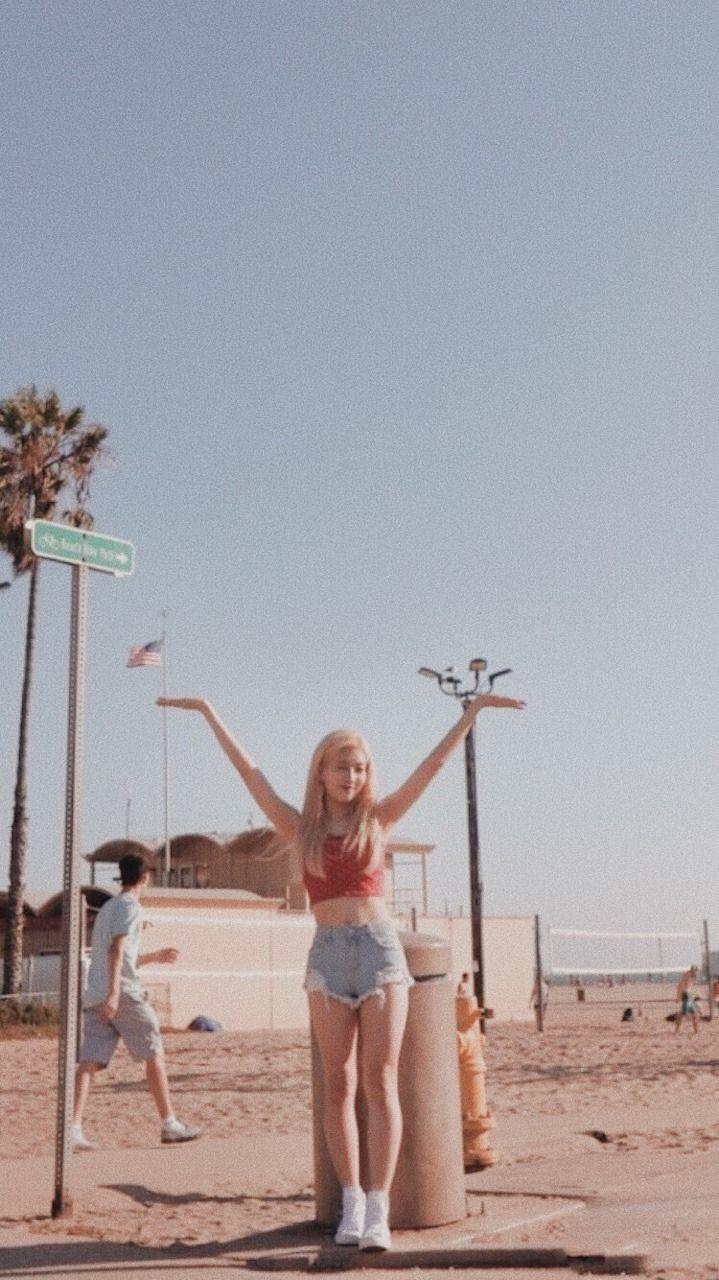 719x1280 loona, kim lip, wallpaper and odd eye circle