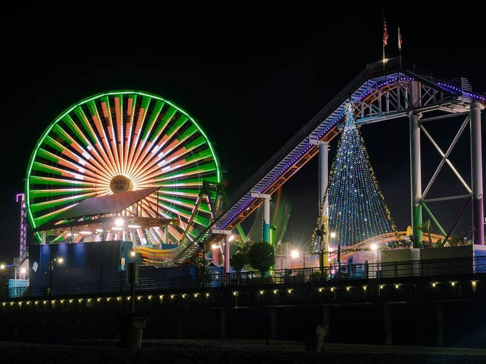 1600x1200 Holidays on the Santa Monica Pier. Discover Los Angeles