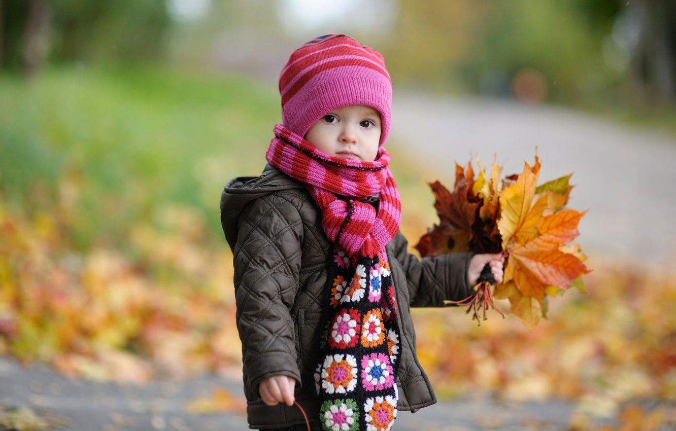 1332x850 Wallpaper autumn, leaves, children, childhood, child, blur, boy, autumn, leaves, boy, blur, child, cute, cute, childhood, children image for desktop, section настроения