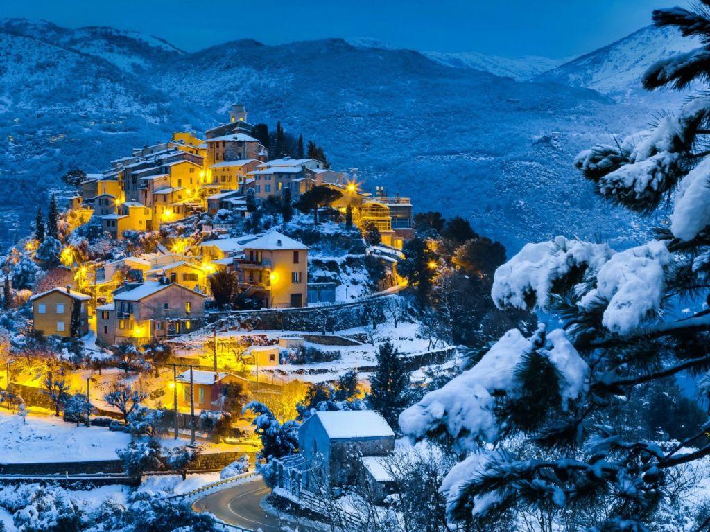 1024x768 European town on the hill Desktop wallpaper 1024x768