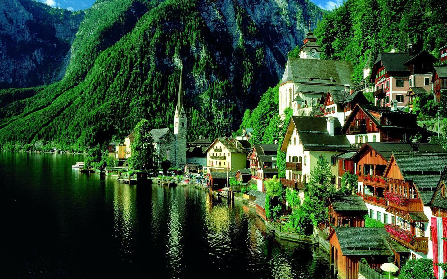 1440x900 Charming Town Wallpaper for Android