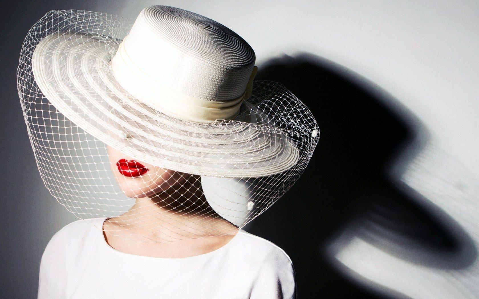 1680x1050 Fashion Lady White Hat Red Lips wallpaperx1050