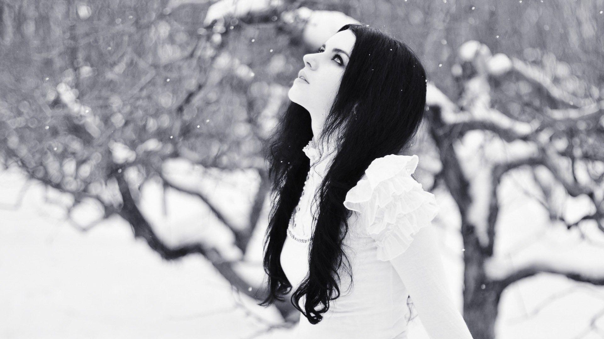 1920x1080 brunettes, black and white, winter, white, fashion, lonely, Iris, Vogue magazine, black hair wallpaper
