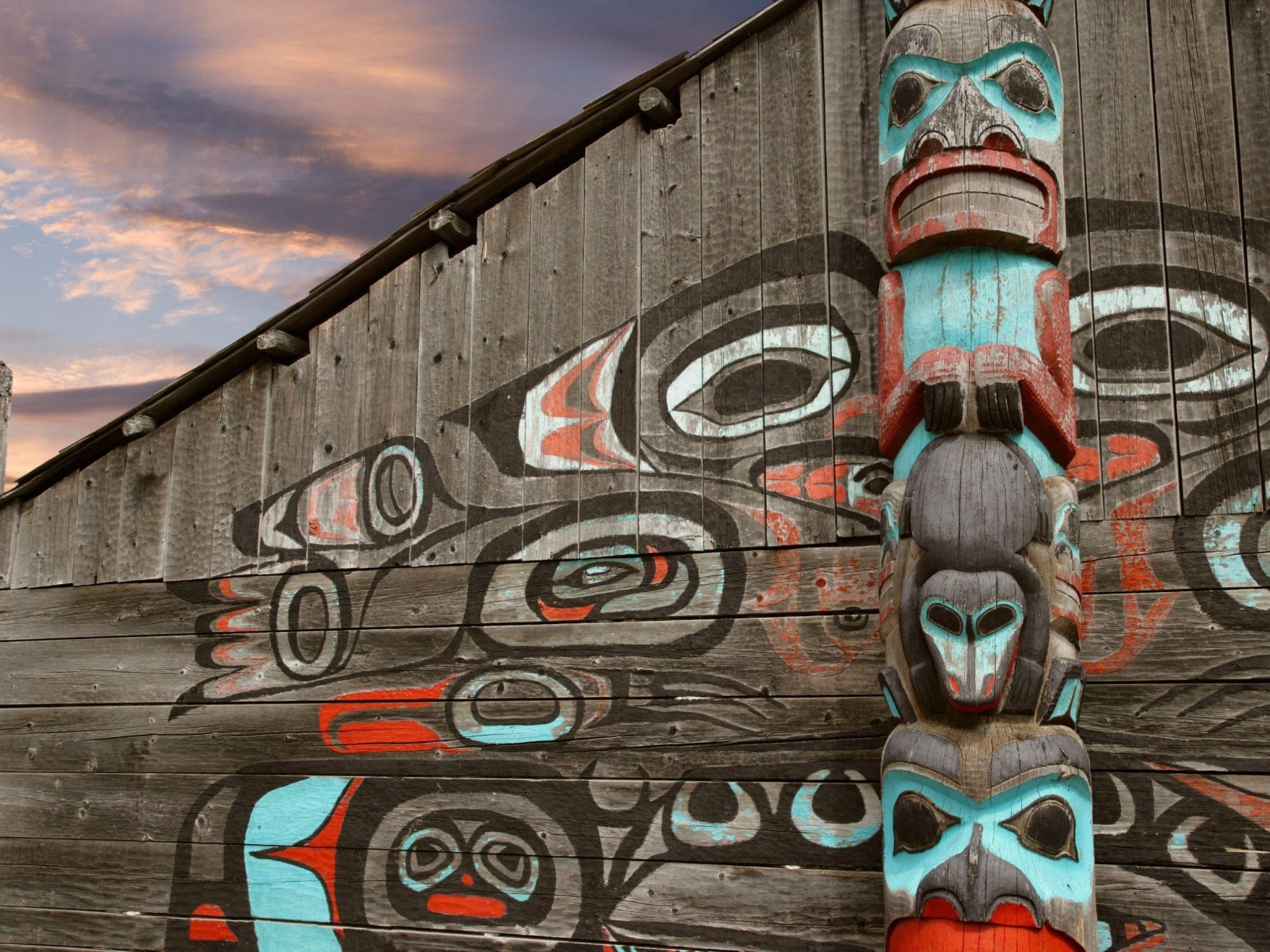 2560x1920 Tlingit Totem Pole Raven's Fort Tribal House, Fort William, Alaska