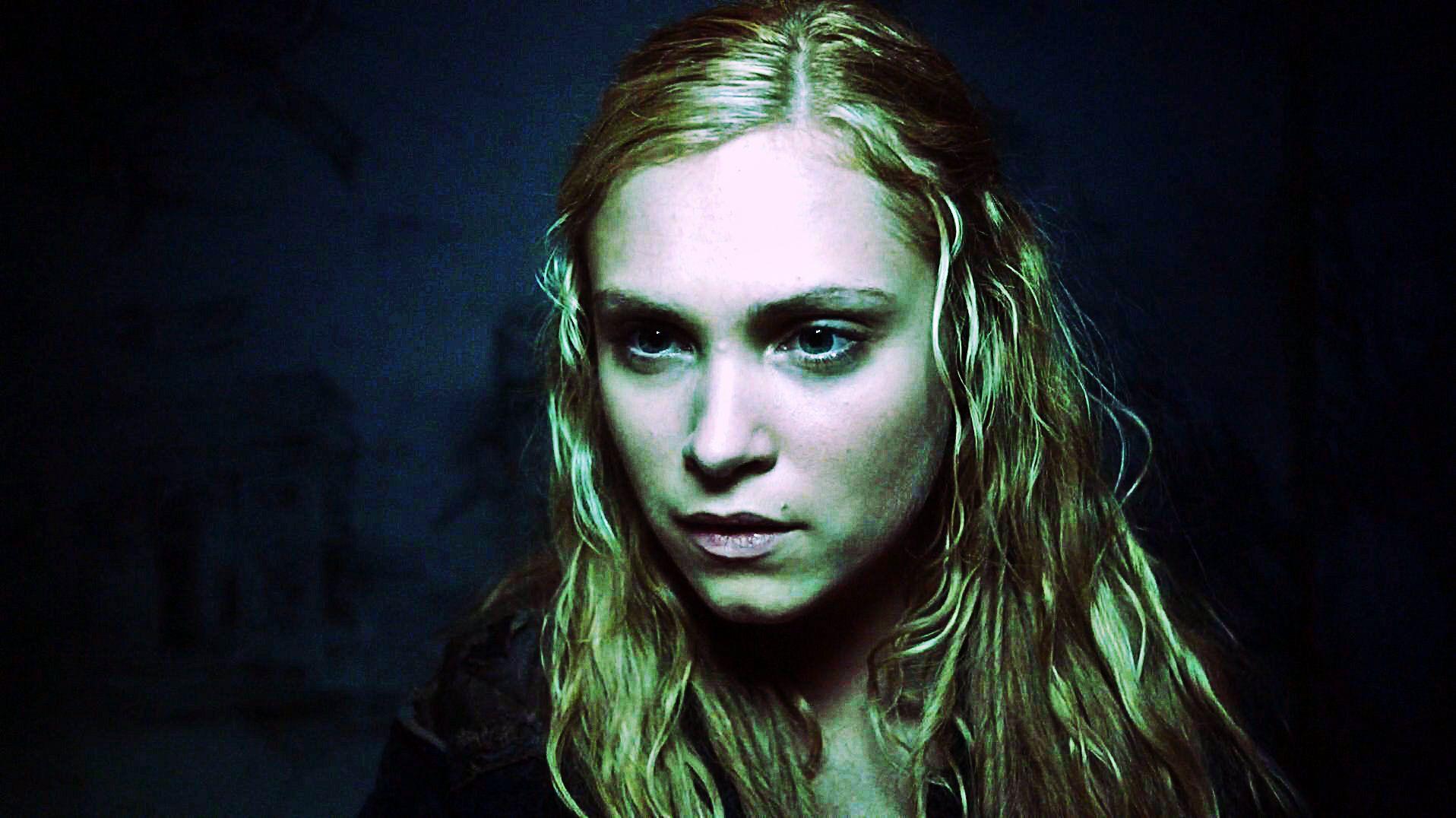 1916x1076 Clarke (The 100) Griffin Photo